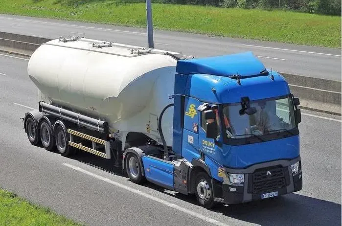 Transport citerne près de Paris